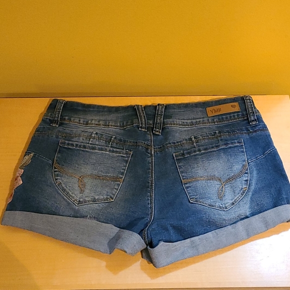 YMI - NWOT Denim Embroidered Jean Shorts - Picture 4 of 7
